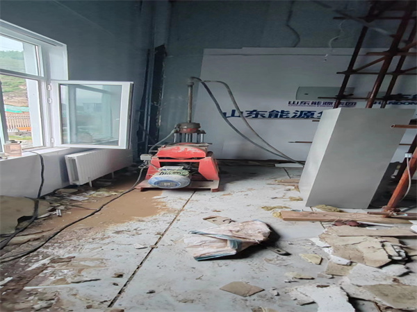 阜沙镇地基基础下沉墙体裂缝加固注浆顶升施工